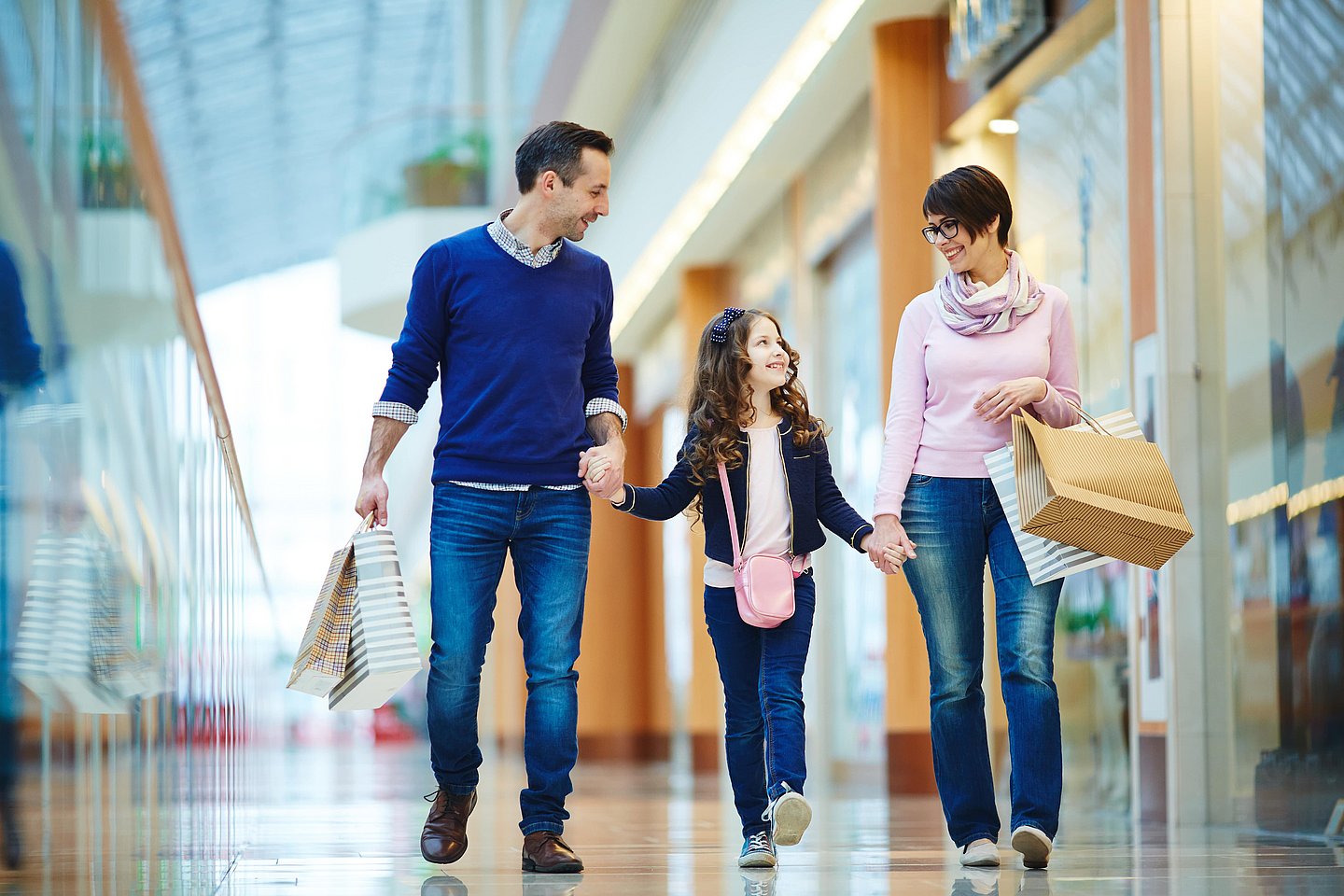 Raben for Retail industry Familia al centro commerciale
